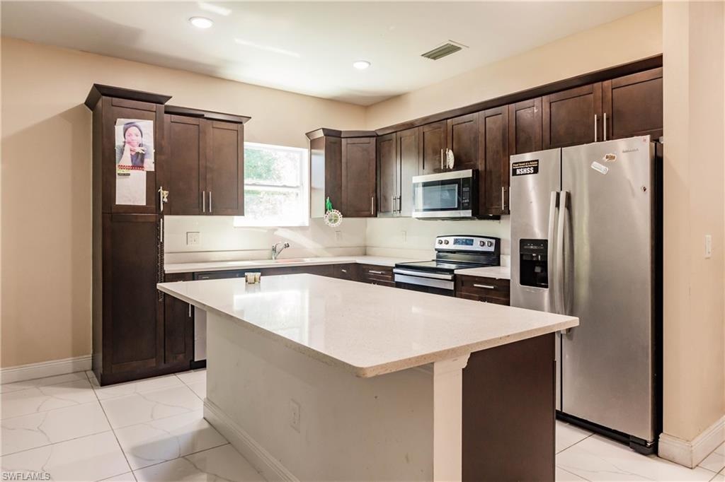 660 Desoto BLVD N, Naples, FL 34120 B